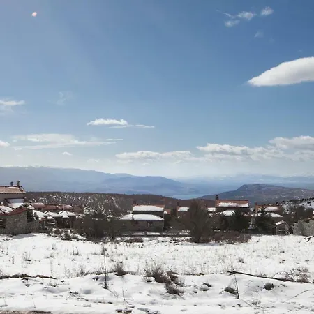 Vila Palaios Agios Athanasios *