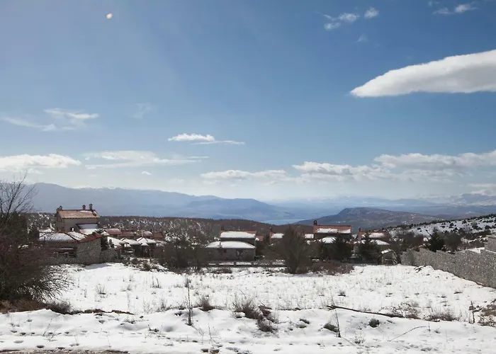 Βίλα Palaios Agios Athanasios *